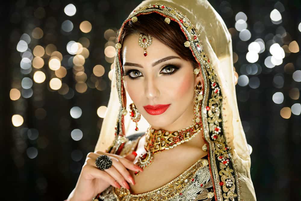 Indian bride wearing shinka.