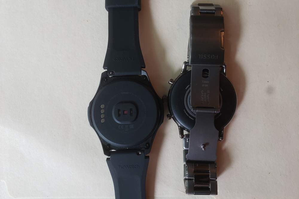 ticwatch s2 vs fossil gen 5 carlyle clasp band strap