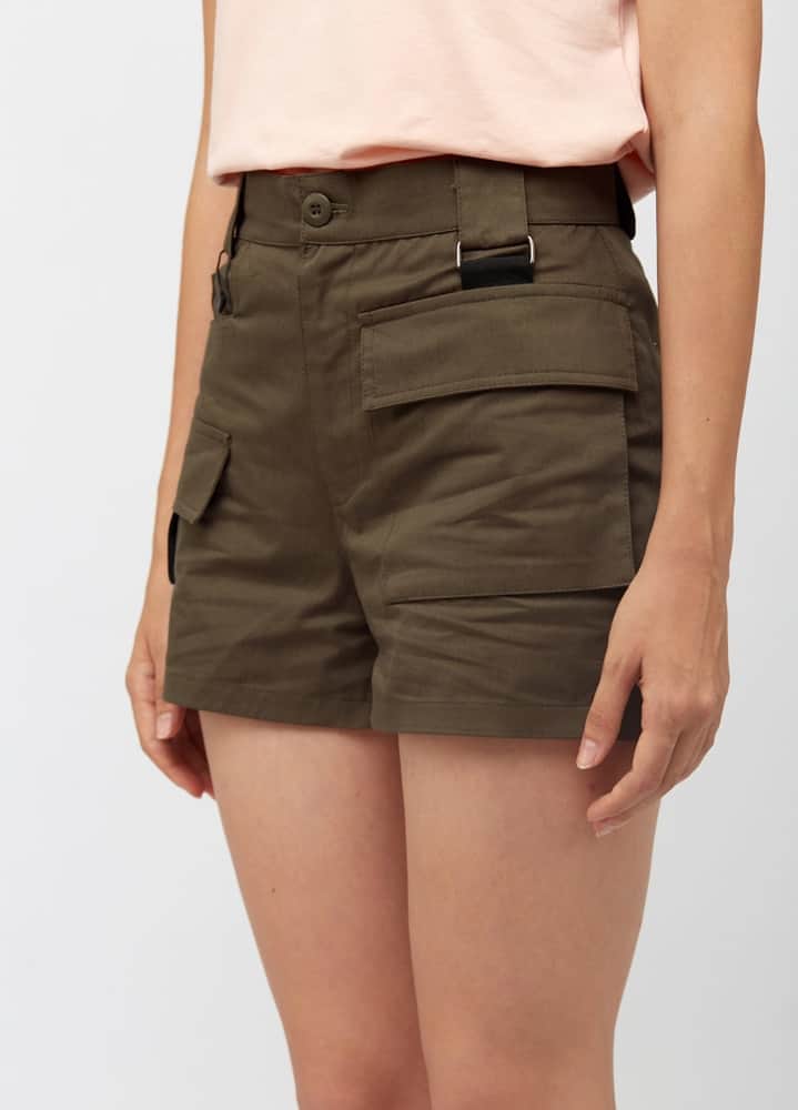 A woman wearing a pair of dark cargo shorts.