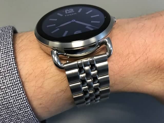 Side view of the Fossil Q Wander