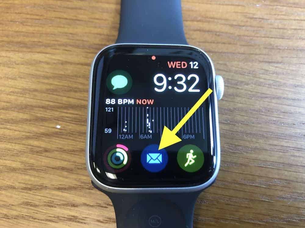 Email icon on home screen of the Apple Watch Series 5