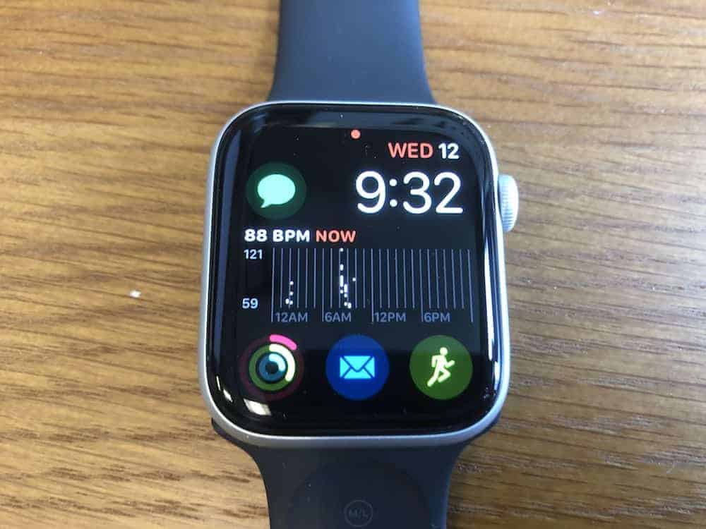 Heart rate chart on home screen of the Apple Watch Series 5