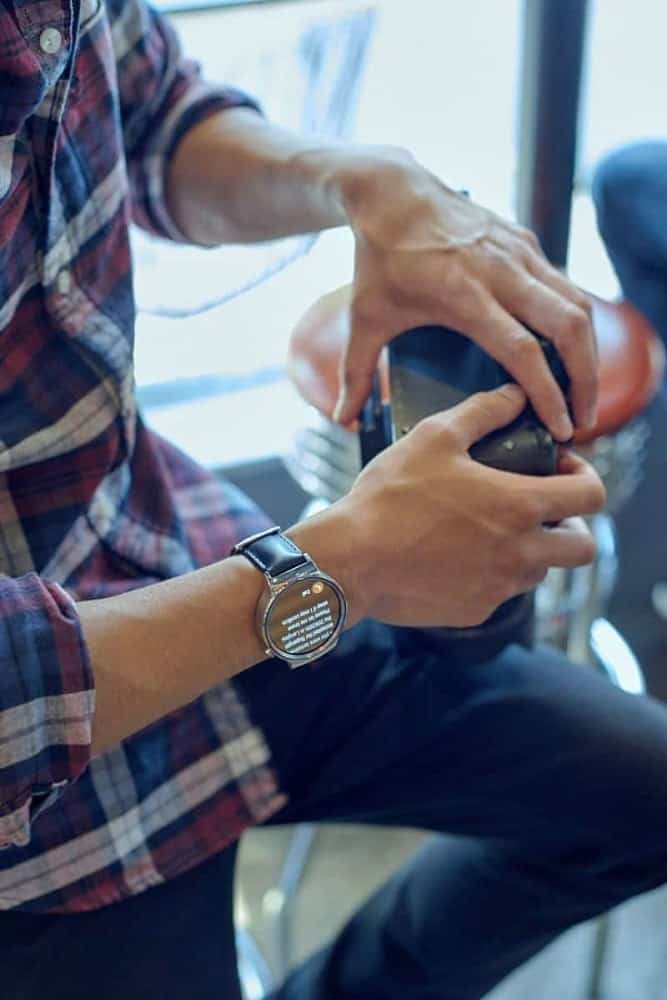 A man wearing a Huawei smartwatch showing messages.
