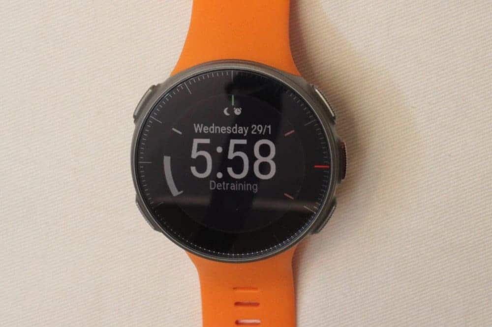 Activity watch face In activity mode, it tells you the progress towards your daily activity goal. It measures activity data on top of your regular training, and you can set the activity level based on how active you are daily. It will also remind you of inactivity. If you stay idle for 55 minutes, you will get an inactivity alert. If you ignore it, you will see an icon in the Polar Flow app.