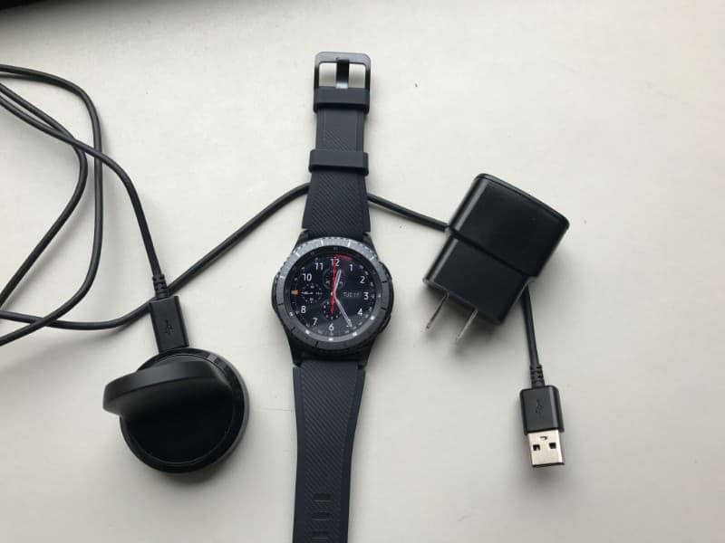 Charger and watch for the Samsung Gear S3 Frontier