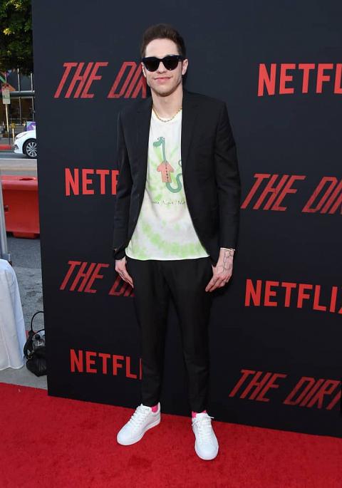 Pete Davidson in scrumbro outfit attends the Netflix 'The Dirt' Premiere.