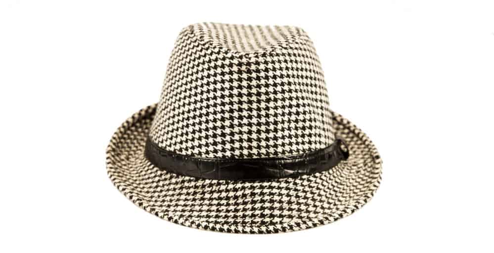 Milan straw hat with plaid pattern.