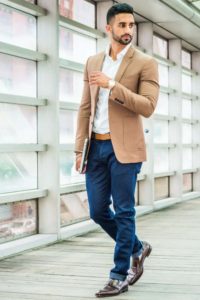 Man wearing jeans with blazer and dress shoes for business casual look