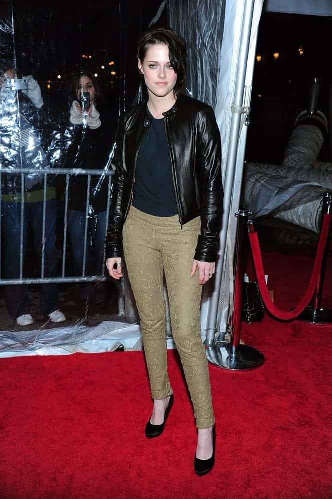 A celebrity wearing a pair of cigarette khaki pants.