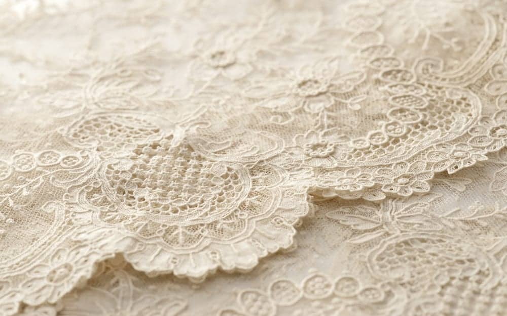 Ivory-colored lace cloth