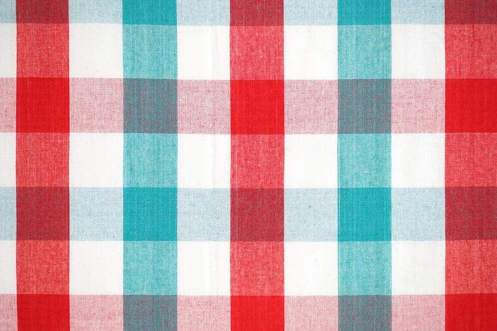Red and green plaid pattern