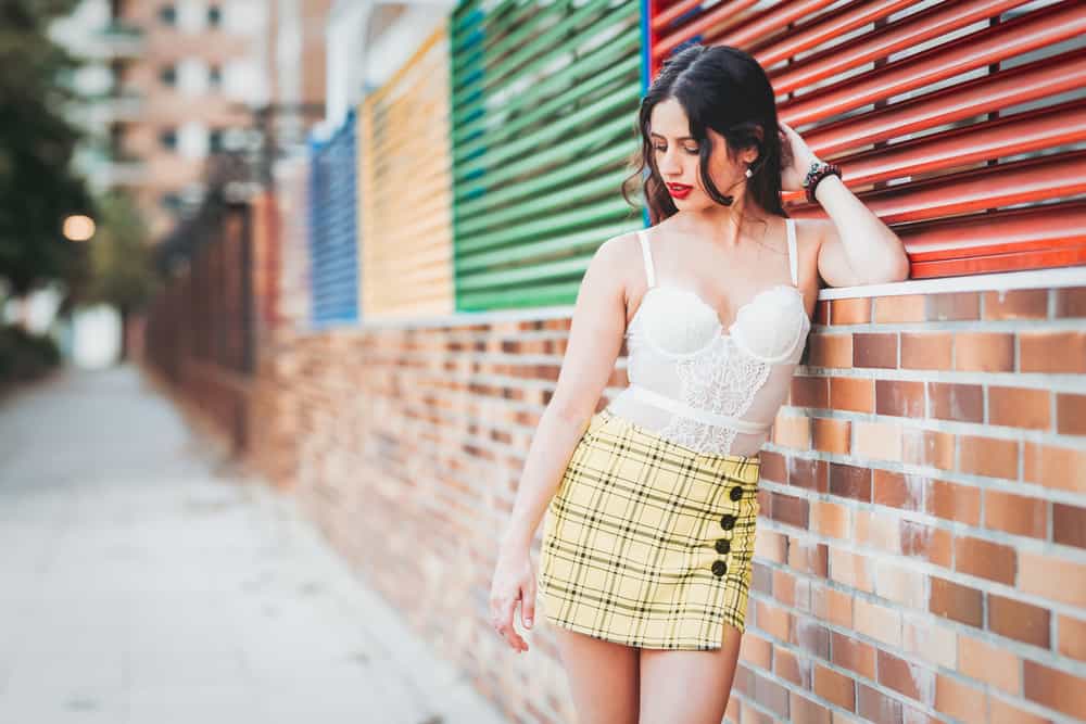 A woman wearing a patterned yellow skort.